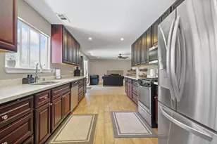 911 Graywood Cir, Stockton, CA 95209 - Photo 12