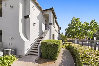 5201 Laguna Oaks Drive #13, Elk Grove, CA 95758 - Photo 2