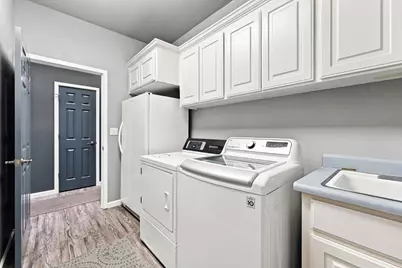 8634 Wilmot Court, Elk Grove, CA 95624 - Photo 36
