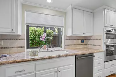 2002 University Park Dr, Sacramento, CA 95825 - Photo 18