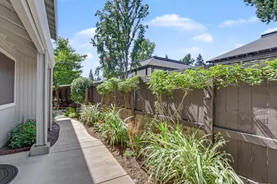 2002 University Park Dr, Sacramento, CA 95825 - Photo 40