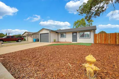 2183 Gold Leaf Way, Olivehurst, CA 95961 - Photo 2