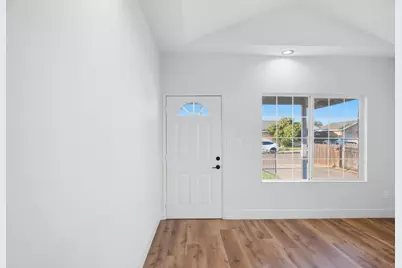 1300 N E Street, Livingston, CA 95334 - Photo 6