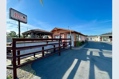 1120 W F Street, Oakdale, CA 95361 - Photo 2