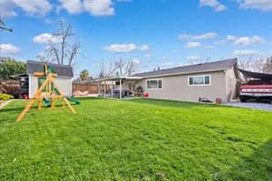 9201 Castlemont Cir, Orangevale, CA 95662 - Photo 2