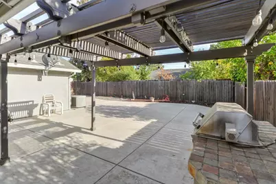 8248 Cliffe Way, Sacramento, CA 95828 - Photo 30