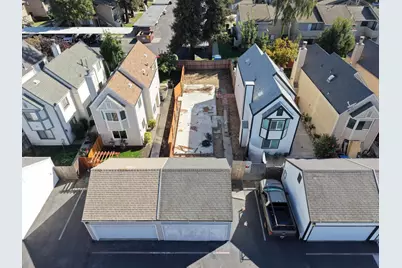 402 Golf Circle #E, Manteca, CA 95337 - Photo 2