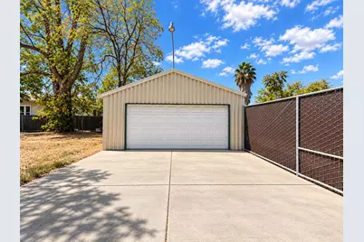 110 W Myrtle Street, Hanford, CA 93230 - Photo 10