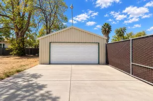 110 W Myrtle St, Hanford, CA 93230 - Photo 10