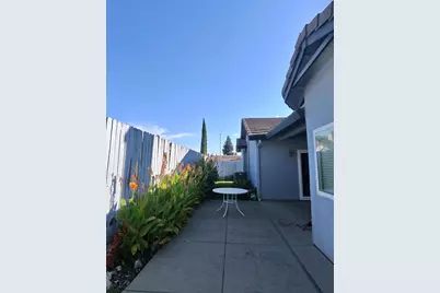 1074 Marina Drive, Yuba City, CA 95993 - Photo 4