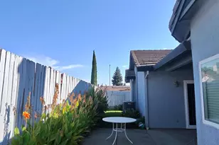 1074 Marina Dr, Yuba City, CA 95993 - Photo 4