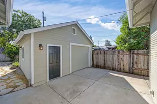 2225 36th St, Sacramento, CA 95817 - Photo 48