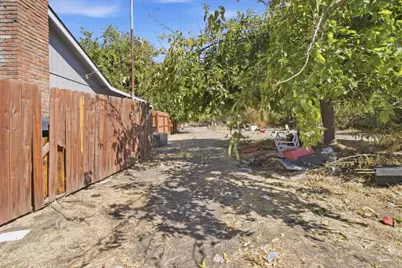 2930 Albatross Way, Sacramento, CA 95815 - Photo 4