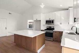 608 Bronze Ln, Waterford, CA 95386 - Photo 14