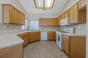 1678 Hawthorn St, Lemoore, CA 93245 - Photo 18