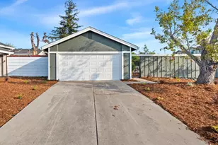 2 Hedgerow Ct, Sacramento, CA 95823 - Photo 1