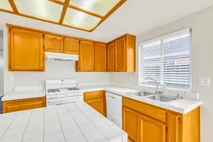 8274 Golden Park Ct, Sacramento, CA 95828 - Photo 20