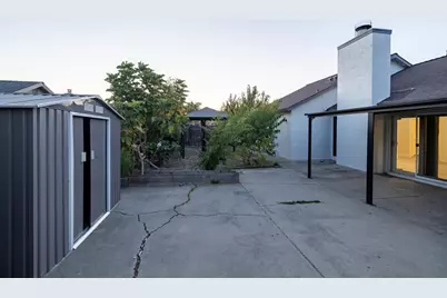 4872 Hinchman Way, Sacramento, CA 95823 - Photo 16