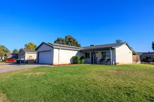 2854 Robirds Ln, Riverbank, CA 95367 - Photo 2