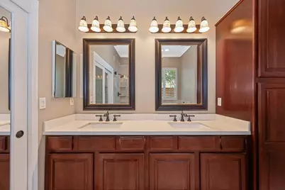 9421 Lakepoint Drive, Elk Grove, CA 95758 - Photo 32
