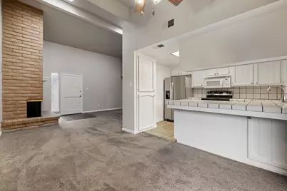 2423 W Elm Street, Lodi, CA 95242 - Photo 8