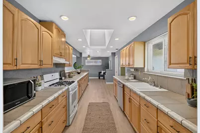 79 Malone Court, Sacramento, CA 95820 - Photo 6