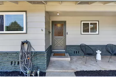 79 Malone Court, Sacramento, CA 95820 - Photo 4