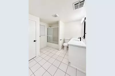 141 W Ashlan Avenue, Fresno, CA 93705 - Photo 18