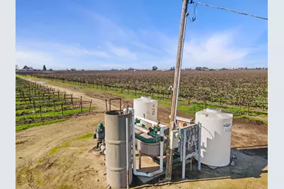 10400 E Harney Lane, Lodi, CA 95240 - Photo 4