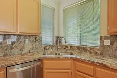 1053 L Aloutte Way, Sacramento, CA 95831 - Photo 10