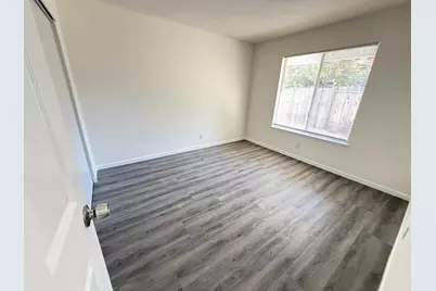 27 Valley Crest Court, Sacramento, CA 95823 - Photo 12