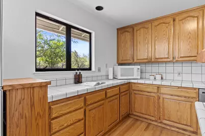 8865 Phoenix Avenue, Fair Oaks, CA 95628 - Photo 10