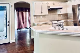 852 E Newcastle Ln, Fresno, CA 93720 - Photo 8