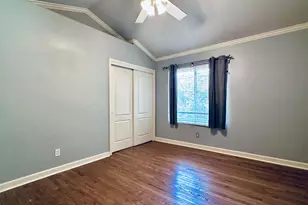 852 E Newcastle Ln, Fresno, CA 93720 - Photo 20