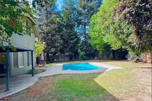 852 E Newcastle Ln, Fresno, CA 93720 - Photo 4