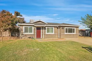 1000 Sunrise Ct, Livingston, CA 95334 - Photo 2