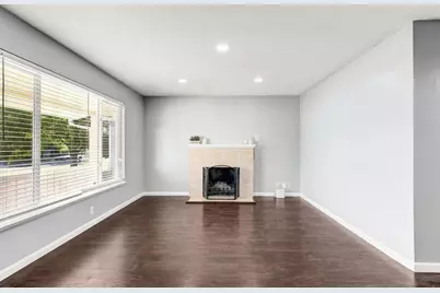 4960 Bradford Drive, Sacramento, CA 95820 - Photo 6