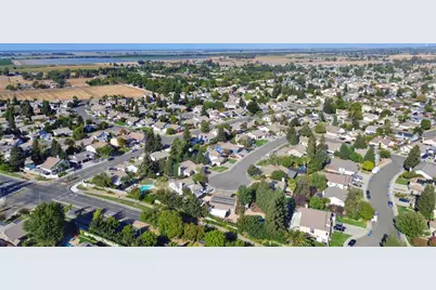 908 Courtenay Court, Galt, CA 95632 - Photo 32