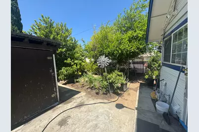303 Locust Avenue, Manteca, CA 95337 - Photo 6