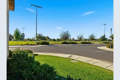 8132 Seahorse Way, Elk Grove, CA 95757 - Photo 4