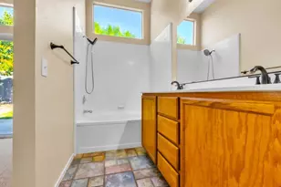 8981 Mandalay Ct, Elk Grove, CA 95624 - Photo 12