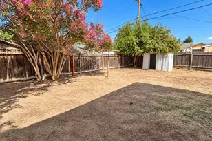 3856 N Hacienda Dr, Fresno, CA 93705 - Photo 36