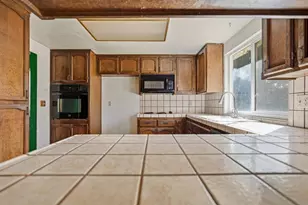 1831 Burgundy Dr, Escalon, CA 95320 - Photo 10
