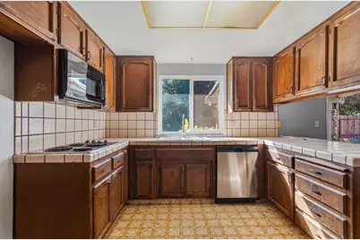 1831 Burgundy Drive, Escalon, CA 95320 - Photo 6
