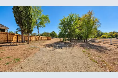 11740 Cresthill Drive, Elk Grove, CA 95624 - Photo 46