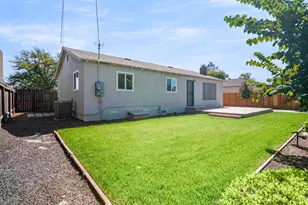 2405 Jasmin Ave, Modesto, CA 95350 - Photo 18