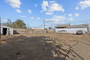 130 E 4th St, Hanford, CA 93230 - Photo 26