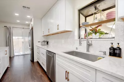 8805 Halverson Drive, Elk Grove, CA 95624 - Photo 22