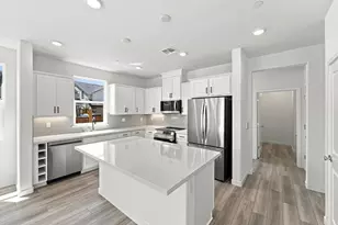 1055 Ginkgo Cir, Davis, CA 95618 - Photo 2