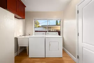 5641 Johns Dr, Sacramento, CA 95822 - Photo 16
